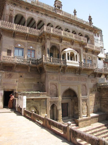 gevel ramnagar fort.jpg - Ramnagar fort is museum en de woning van de Maharaja of Varanasi (alhoewel deze titel sinds 1971 niet meer officiel is).